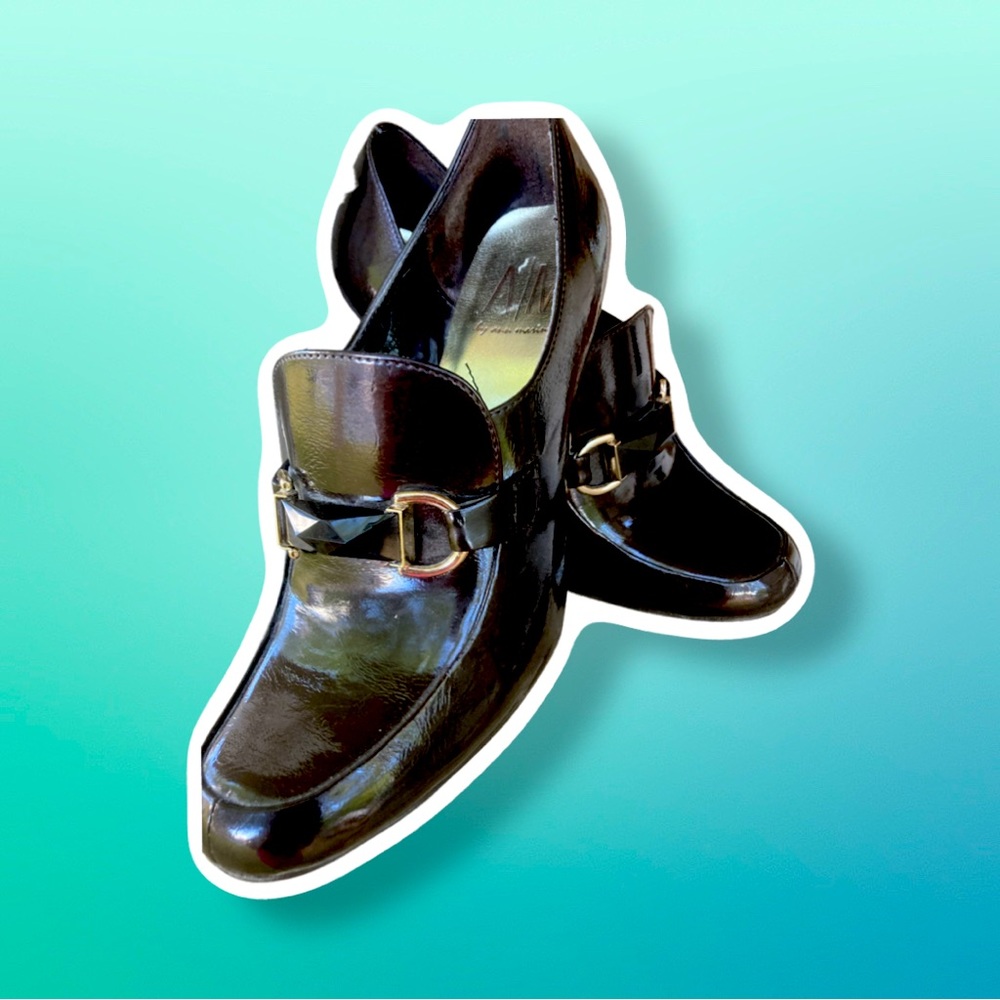 New without box vegan leather buckle detail healed loafer